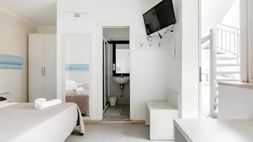 Kamar Keluarga, 1 kamar tidur | Seprai premium, selimut bulu angsa, brankas, dan meja kerja