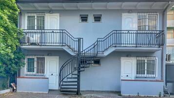 Family Room, 1 Bedroom | Premium bedding, down comforters, in-room safe, desk