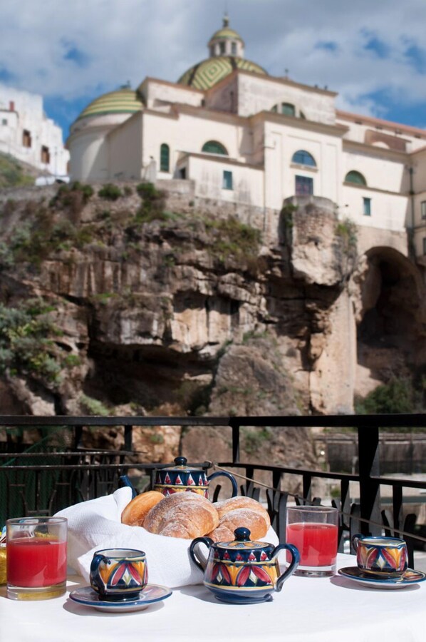 Exterior detail - Hotel De Rosa (Maiori)