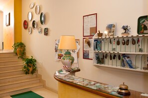 Check-in/check-out kiosk - Hotel De Rosa (Maiori)