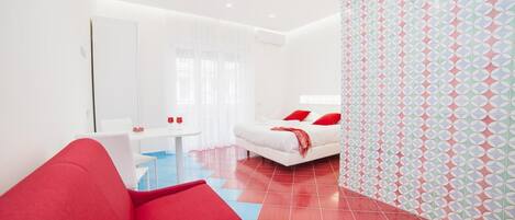 Minibar, in-room safe, soundproofing, free WiFi