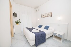 Double or Twin Room, Balcony | Minibar, in-room safe, soundproofing, free WiFi - Hotel De Rosa (Maiori)
