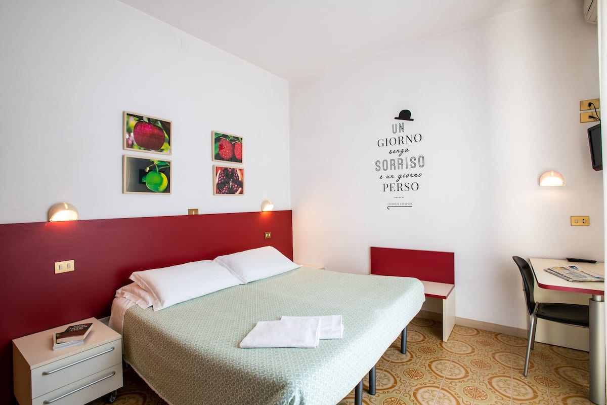 double room | 1 bedroom, minibar, in-room safe, desk