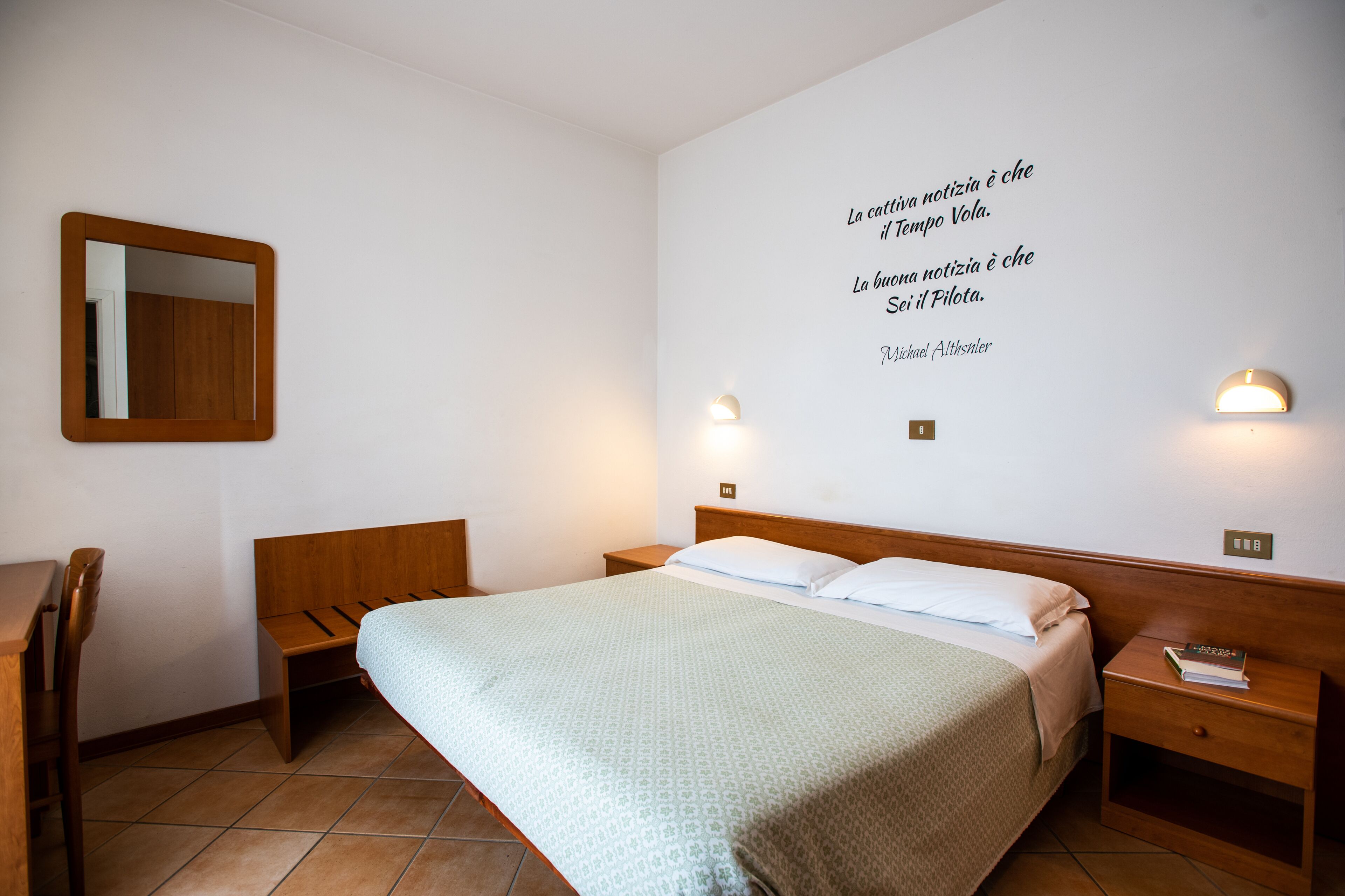 double room | 1 bedroom, minibar, in-room safe, desk