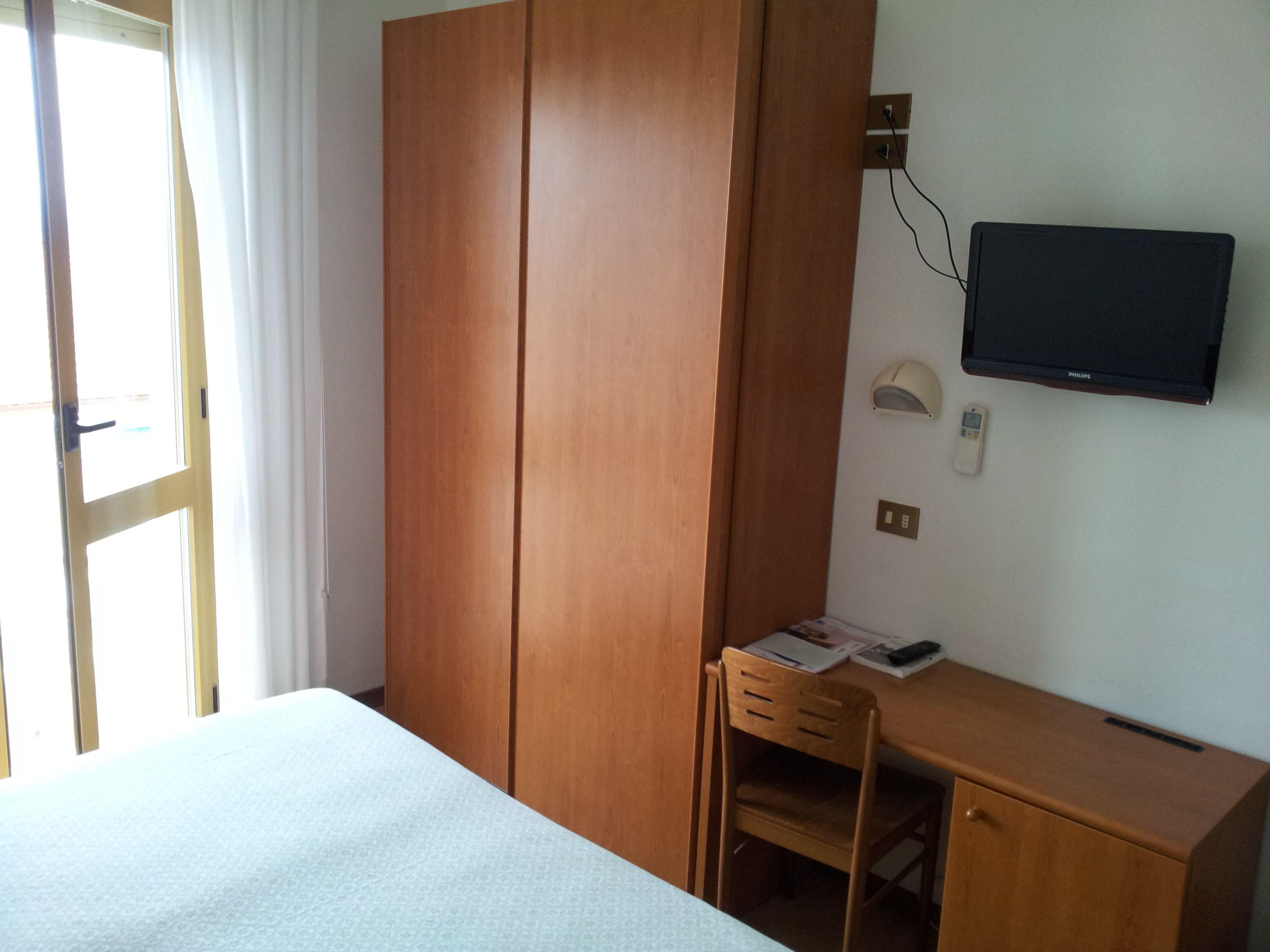room | 1 bedroom, minibar, in-room safe, desk