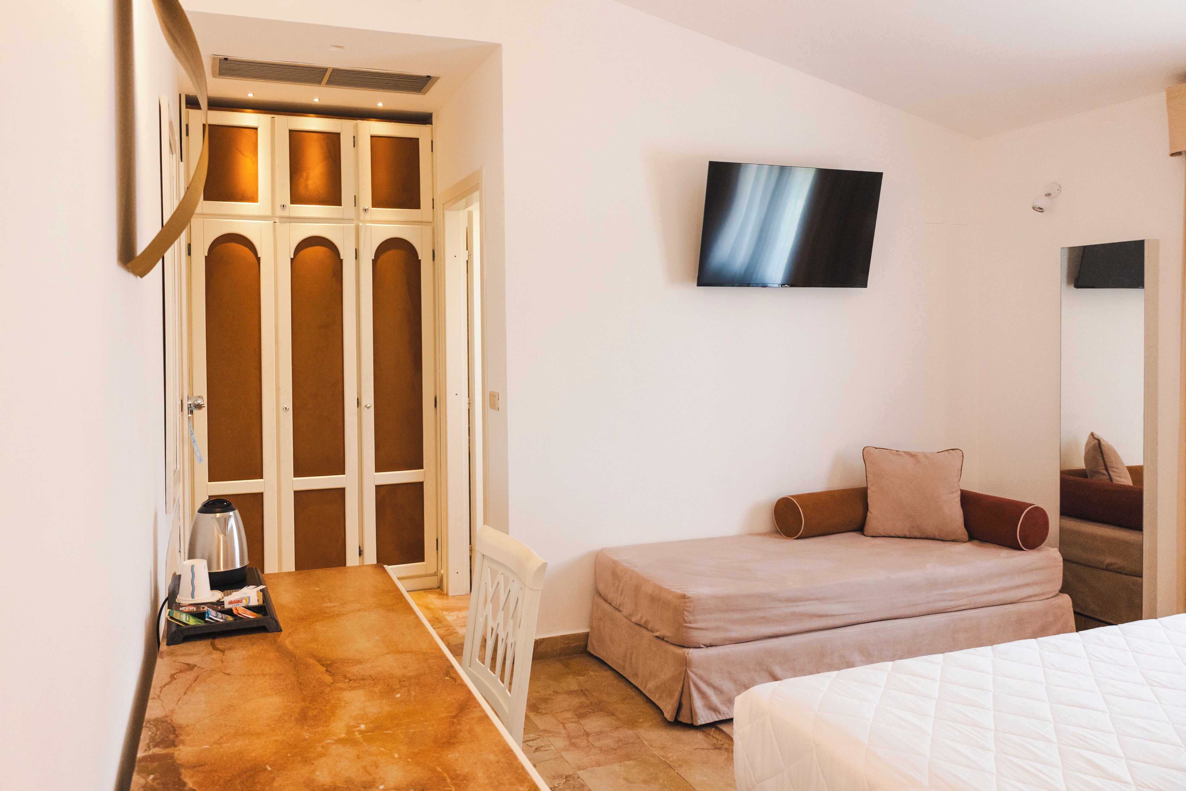 Superior Double Room | Bar mini, peti besi dalam bilik, meja, katil bayi/kot (percuma) 