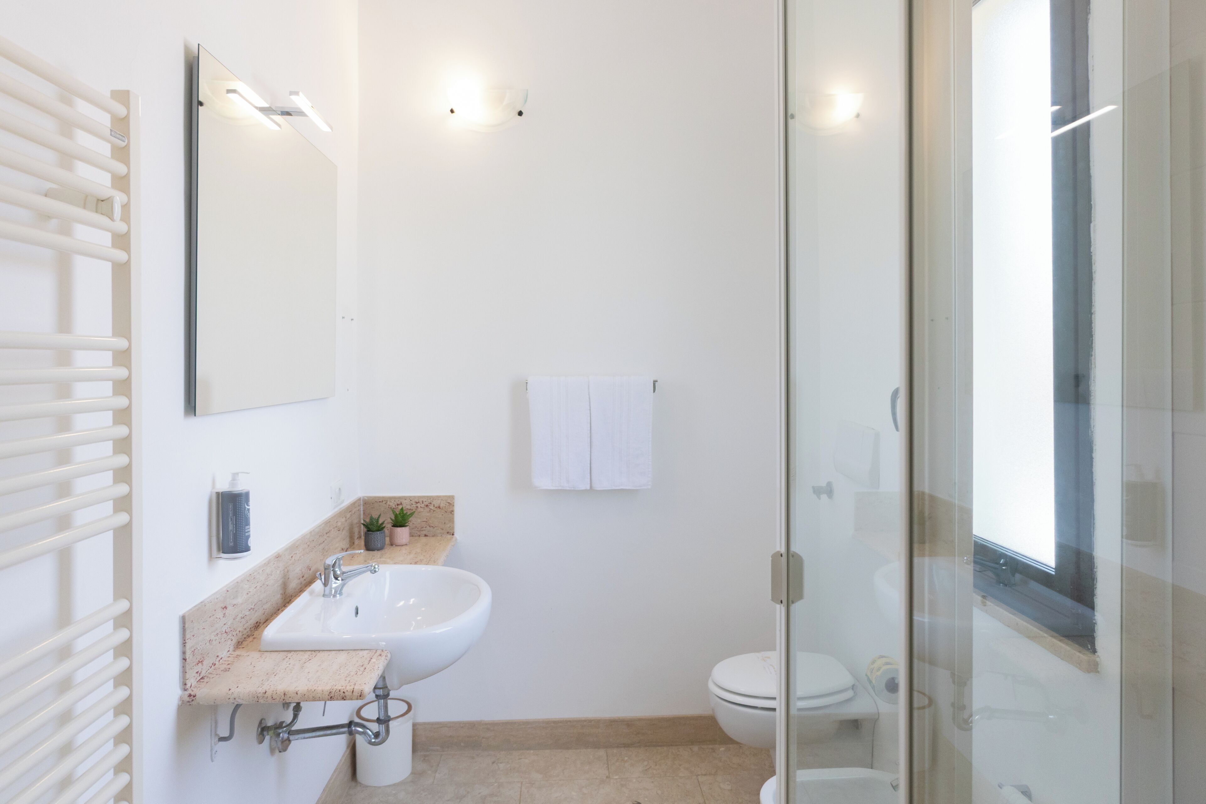 Familien-Vierbettzimmer | Badezimmer