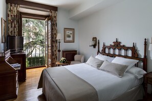 Minibar, in-room safe, free WiFi, bed sheets