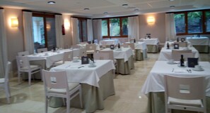 Daily buffet breakfast (EUR 20 per person)