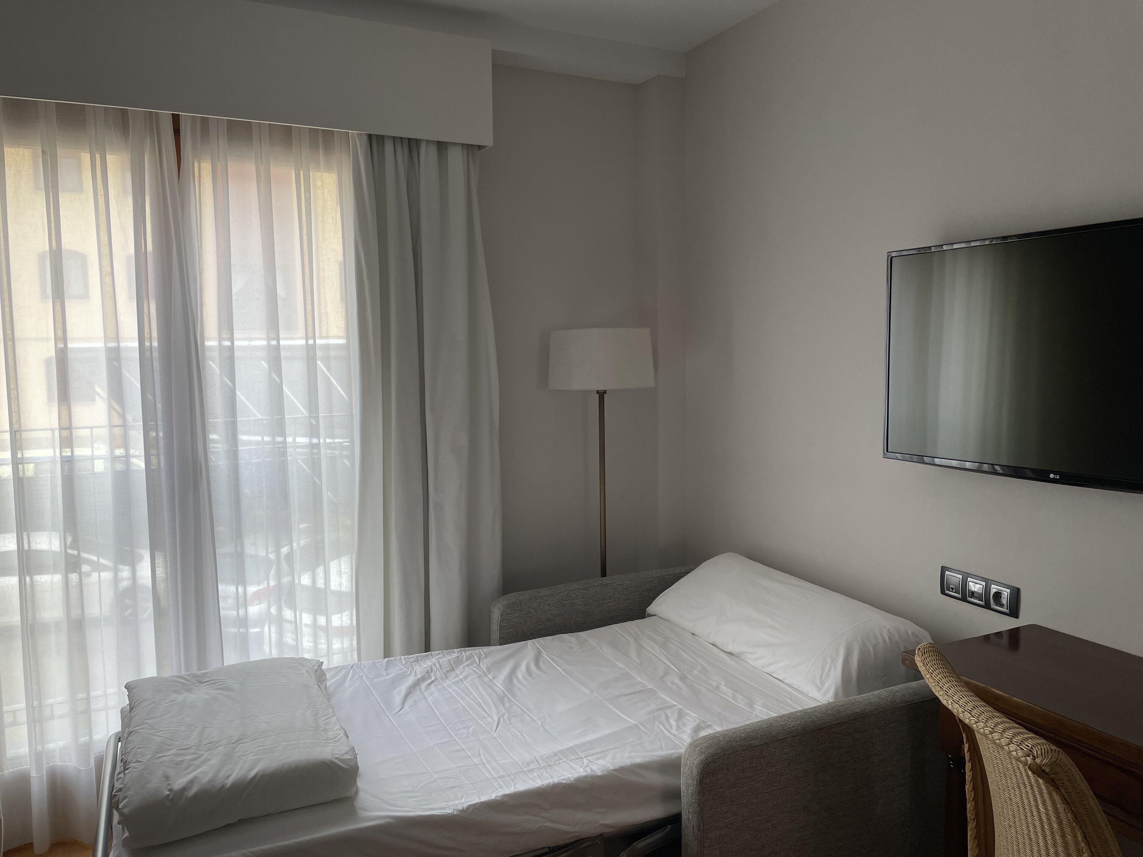 1 bedroom, down duvets, minibar, in-room safe