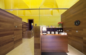 Couples treatment room(s), sauna, hot tub, steam room