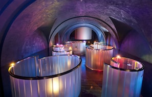 Couples treatment room(s), sauna, hot tub, steam room