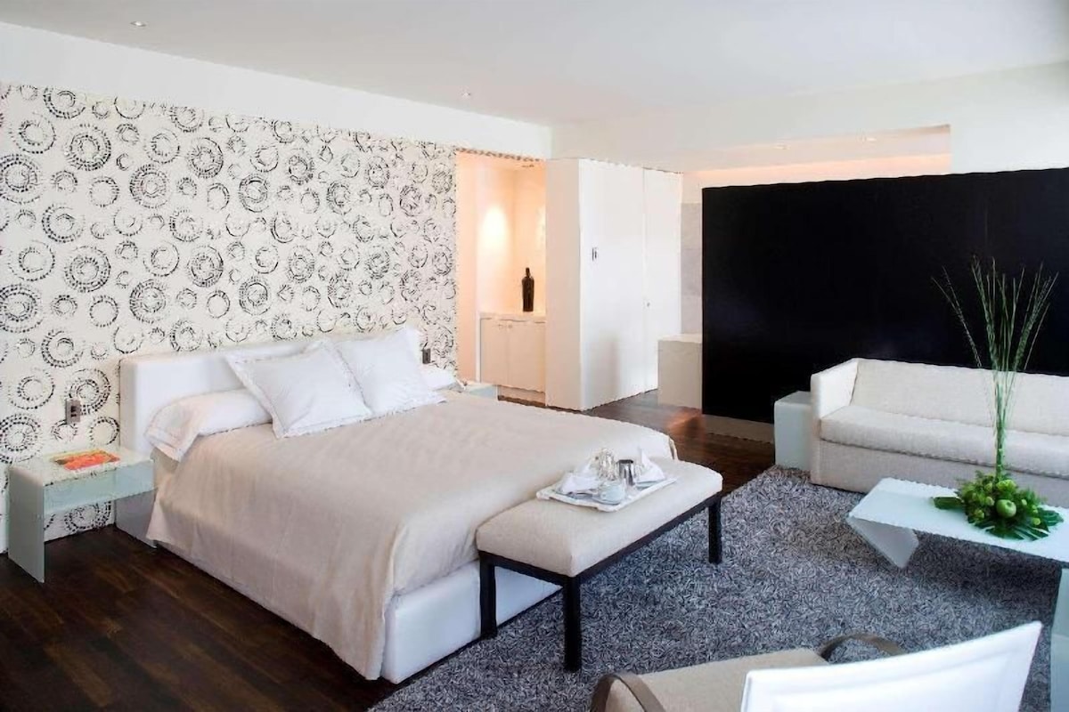 Hypo-allergenic bedding available, minibar, in-room safe, desk