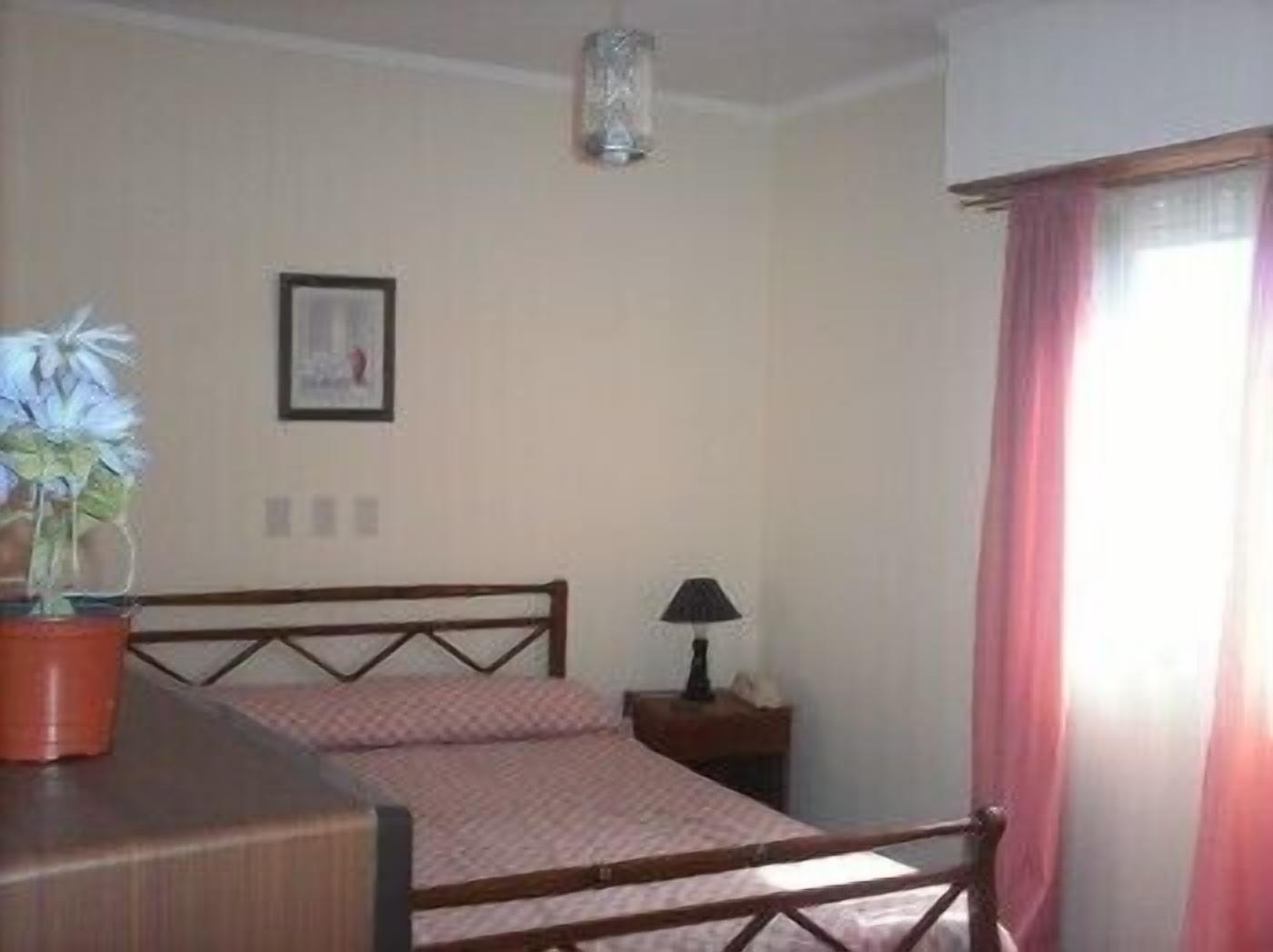Seprai premium, tempat tidur Select Comfort, dan brankas