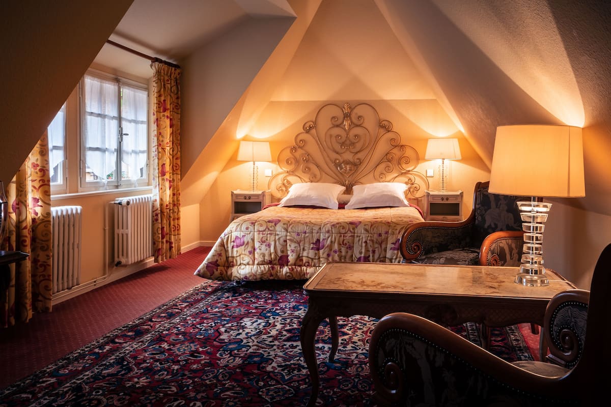 in-room safe, individually decorated, individually furnished, desk