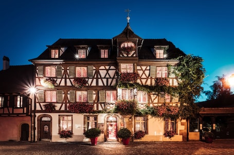 Facciata della struttura. Hotel Des Deux Clefs