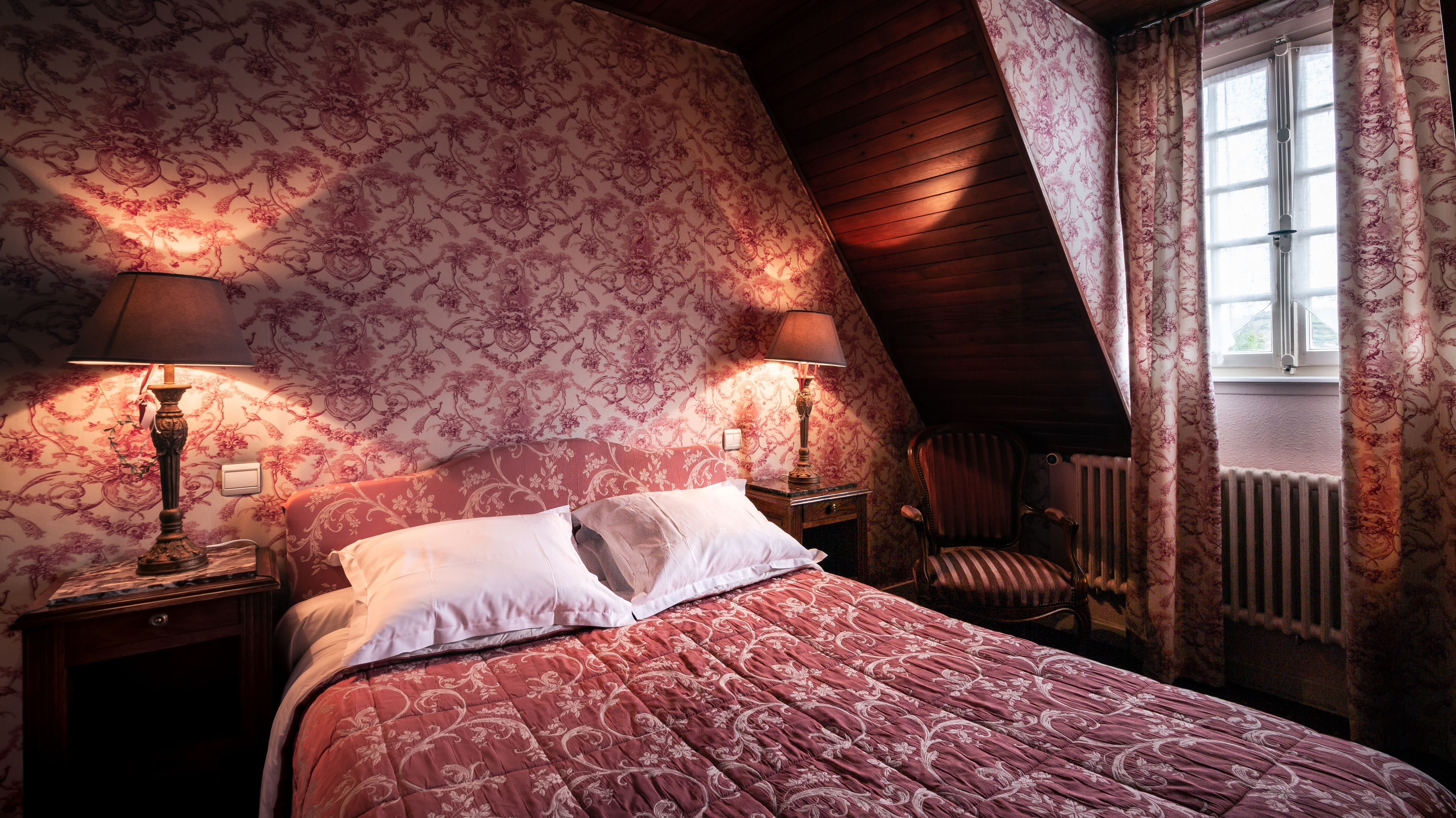 in-room safe, individually decorated, individually furnished, desk