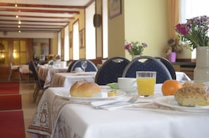 Desayuno buffet todos los días (con cargo)