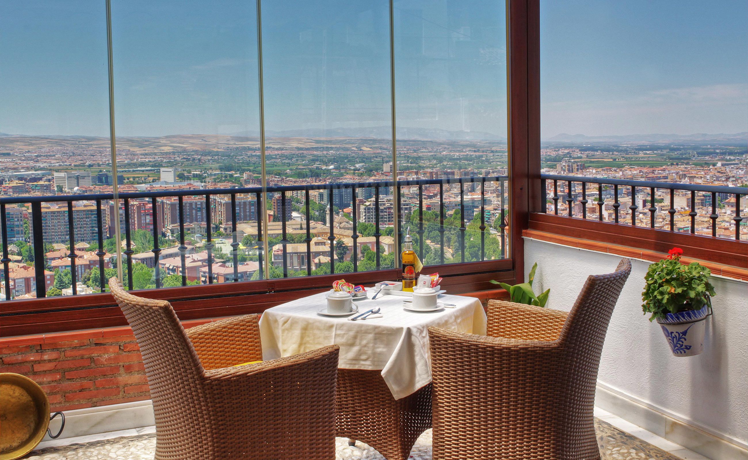 Desayuno completo (EUR 8.00 por persona) 