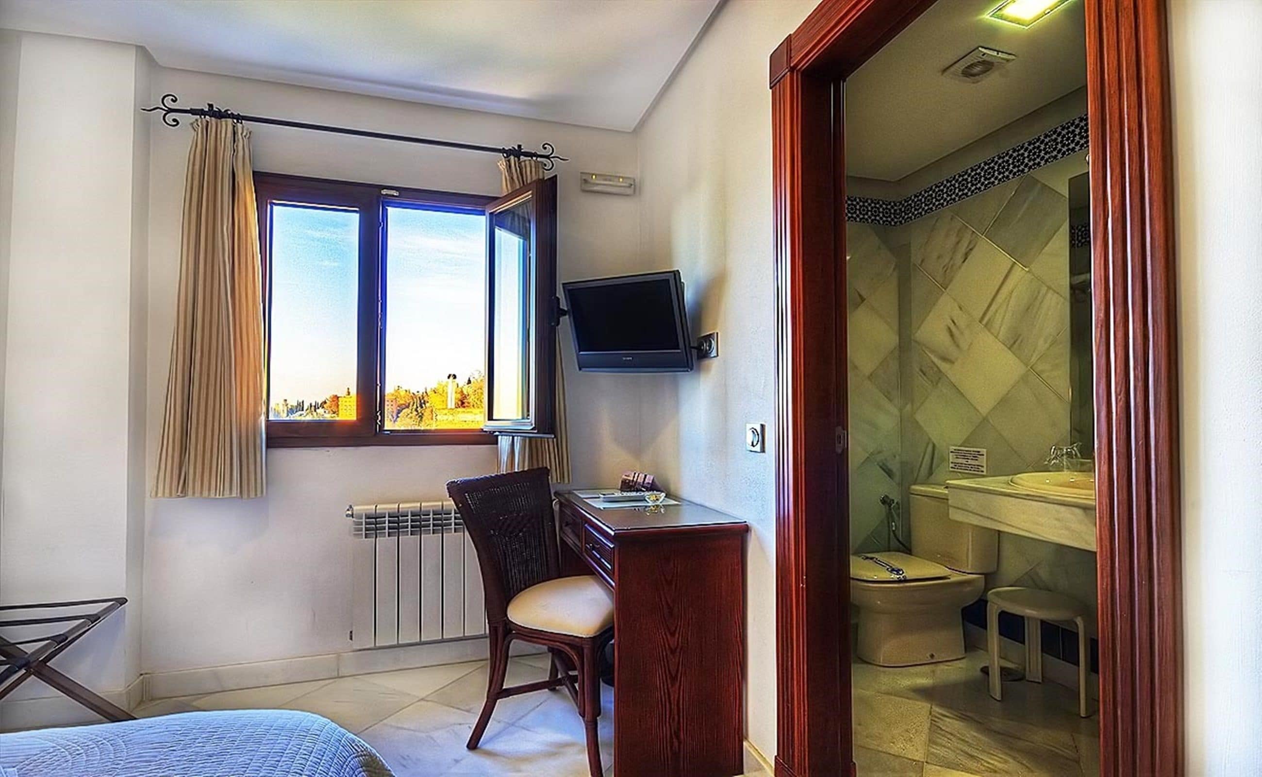 economy double room | in-room safe, desk, iron/ironing board, free wifi