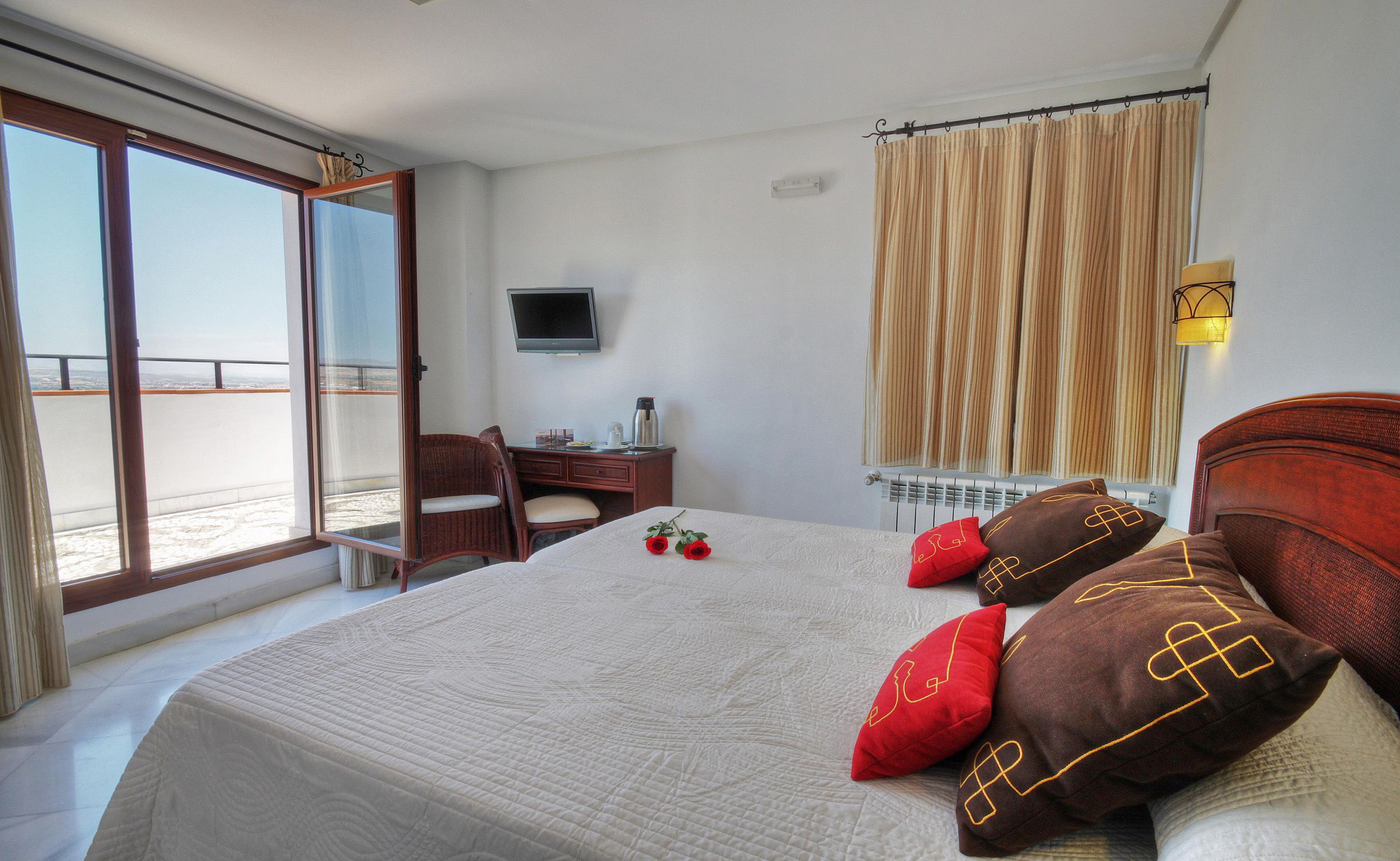 double room, terrace | in-room safe, desk, iron/ironing board, free wifi