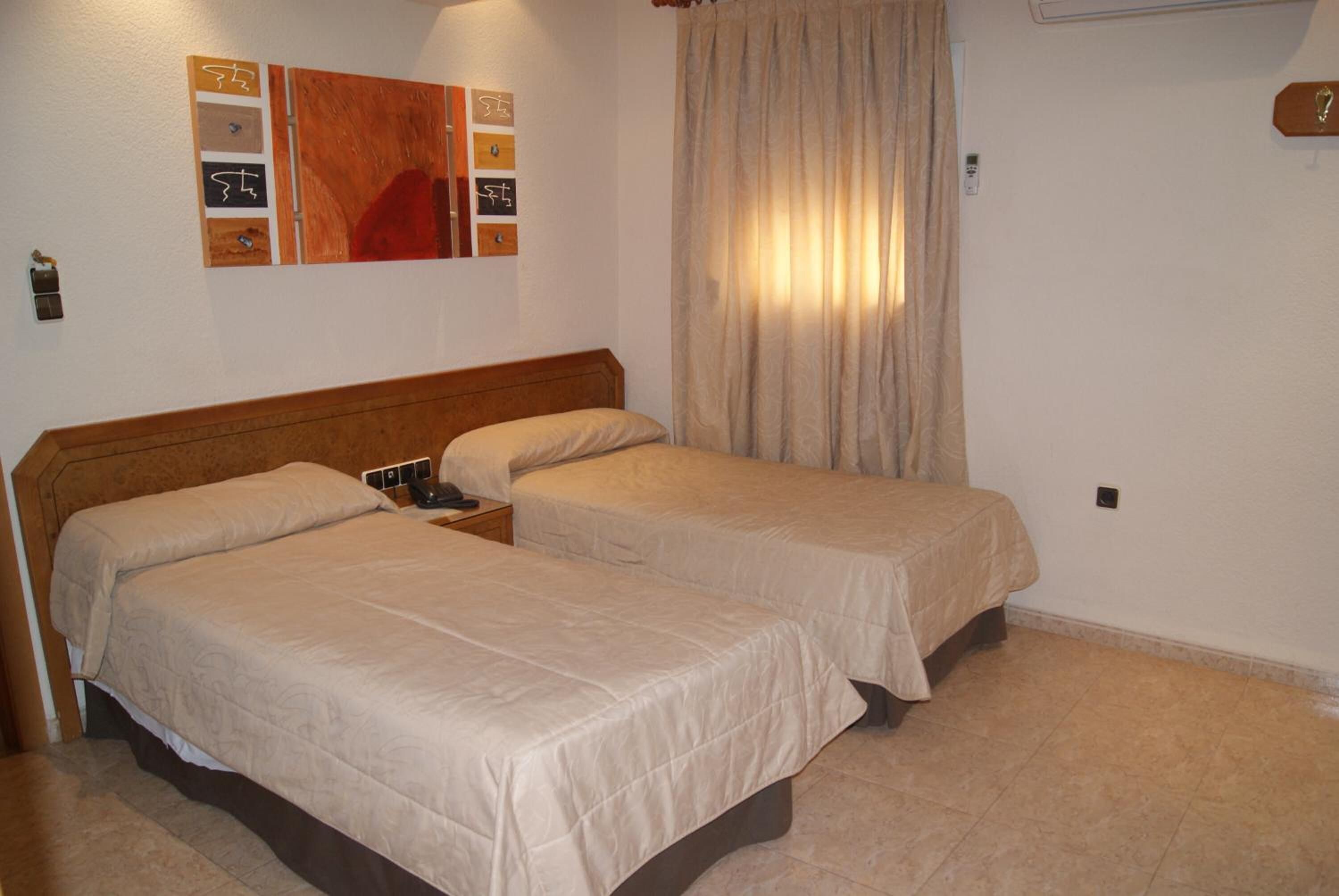 Bureau, Wi-Fi gratuit, draps fournis