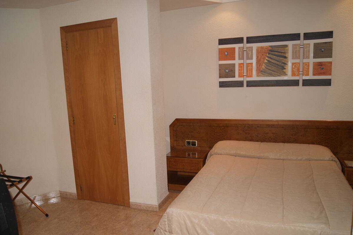 Habitación individual | Escritorio, wifi gratis, ropa de cama