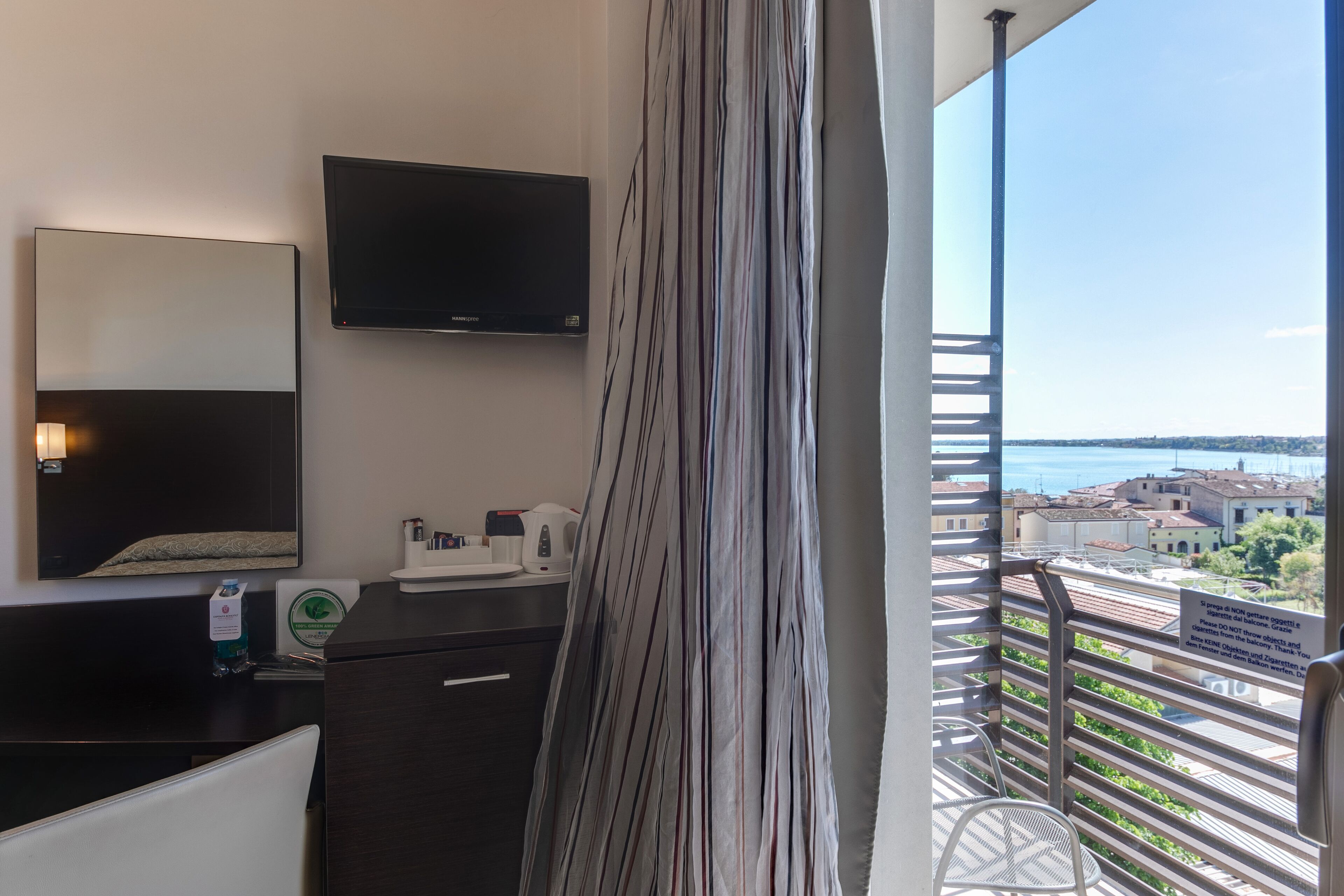 double room, lake view | hypo-allergenic bedding, minibar, in-room safe, blackout curtains