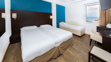 Habitación triple estándar | Ropa de cama hipoalergénica y minibar
