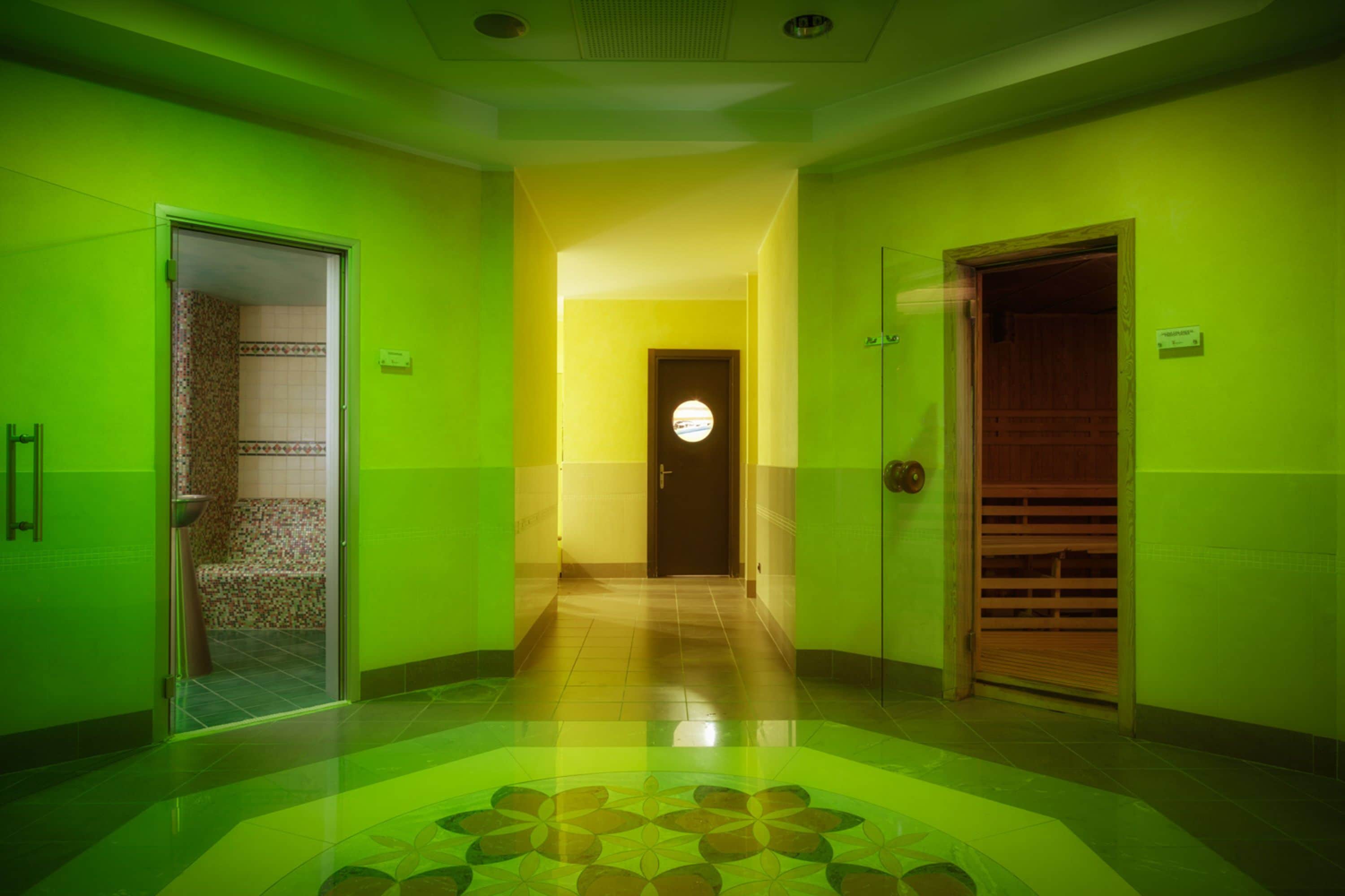 Sale per trattamenti di coppia, sauna, vasca idromassaggio, massaggi