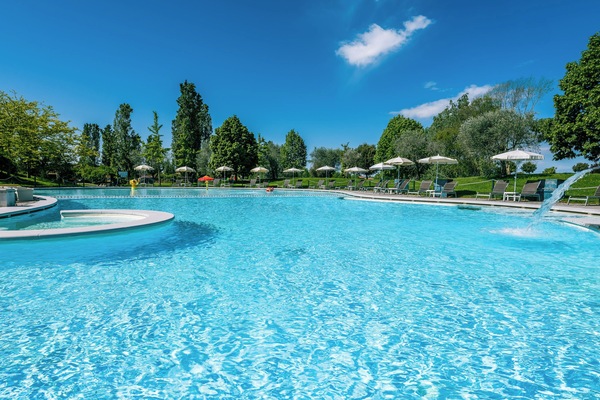 Indoor pool, 3 outdoor pools, pool umbrellas, sun loungers