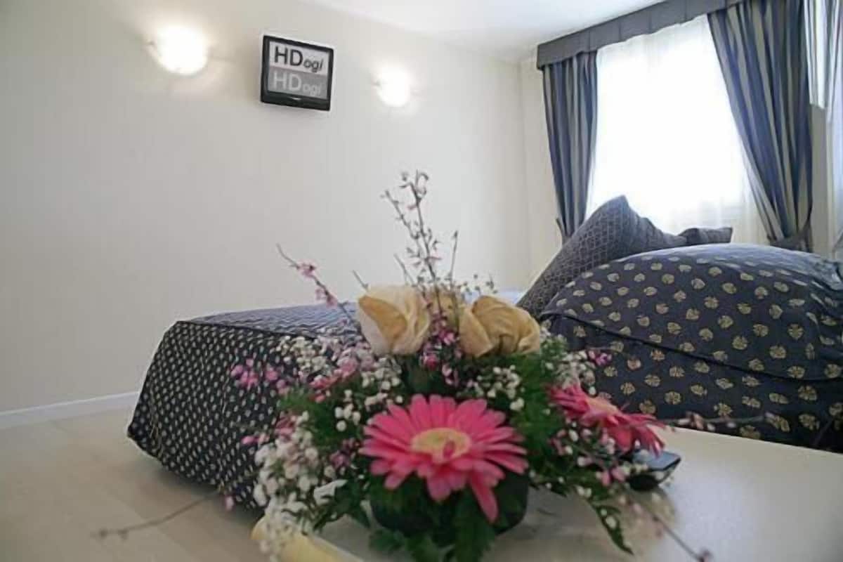 minibar, in-room safe, desk, cots/infant beds