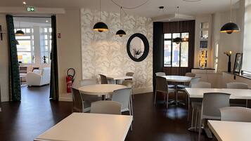 Daily buffet breakfast (EUR 10.90 per person)