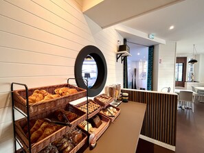 Daily buffet breakfast (EUR 10.90 per person)