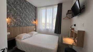 Double Room | Individually decorated, individually furnished, desk, soundproofing