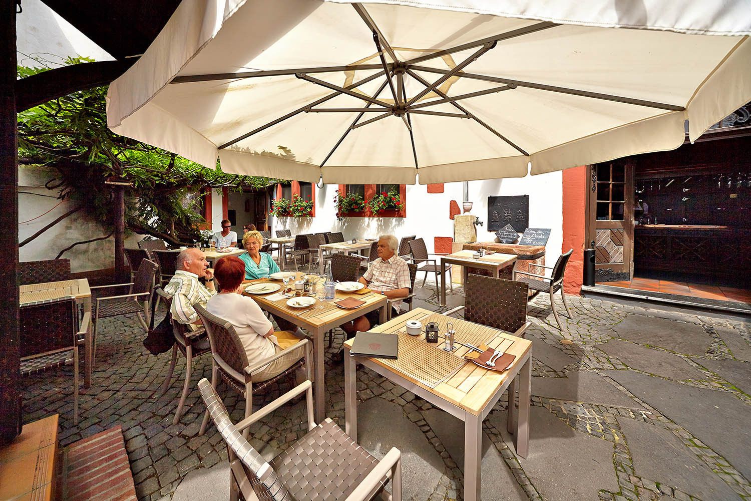 lunch, dinner served; german cuisine, al fresco dining