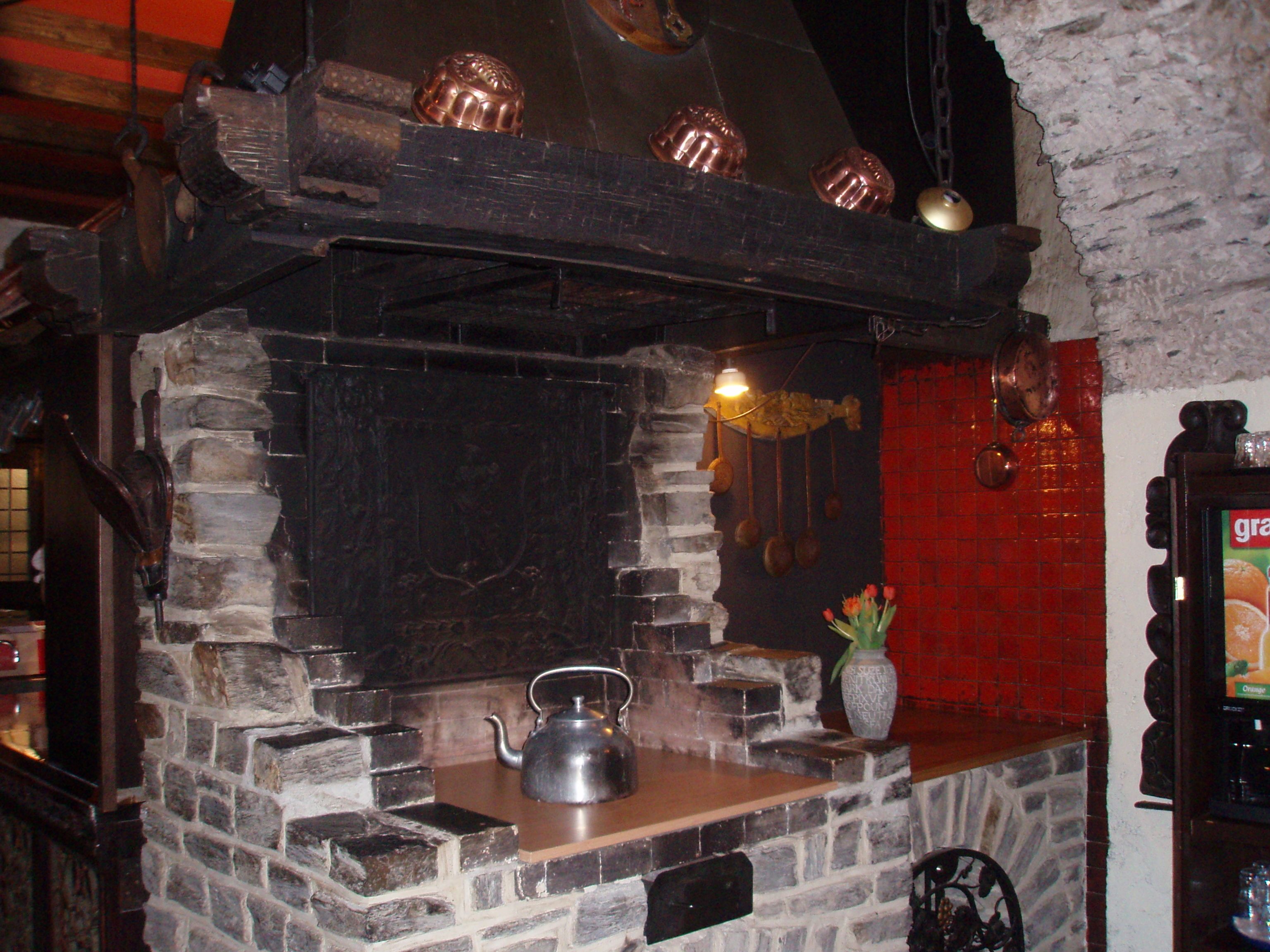 lunch, dinner served; german cuisine, al fresco dining