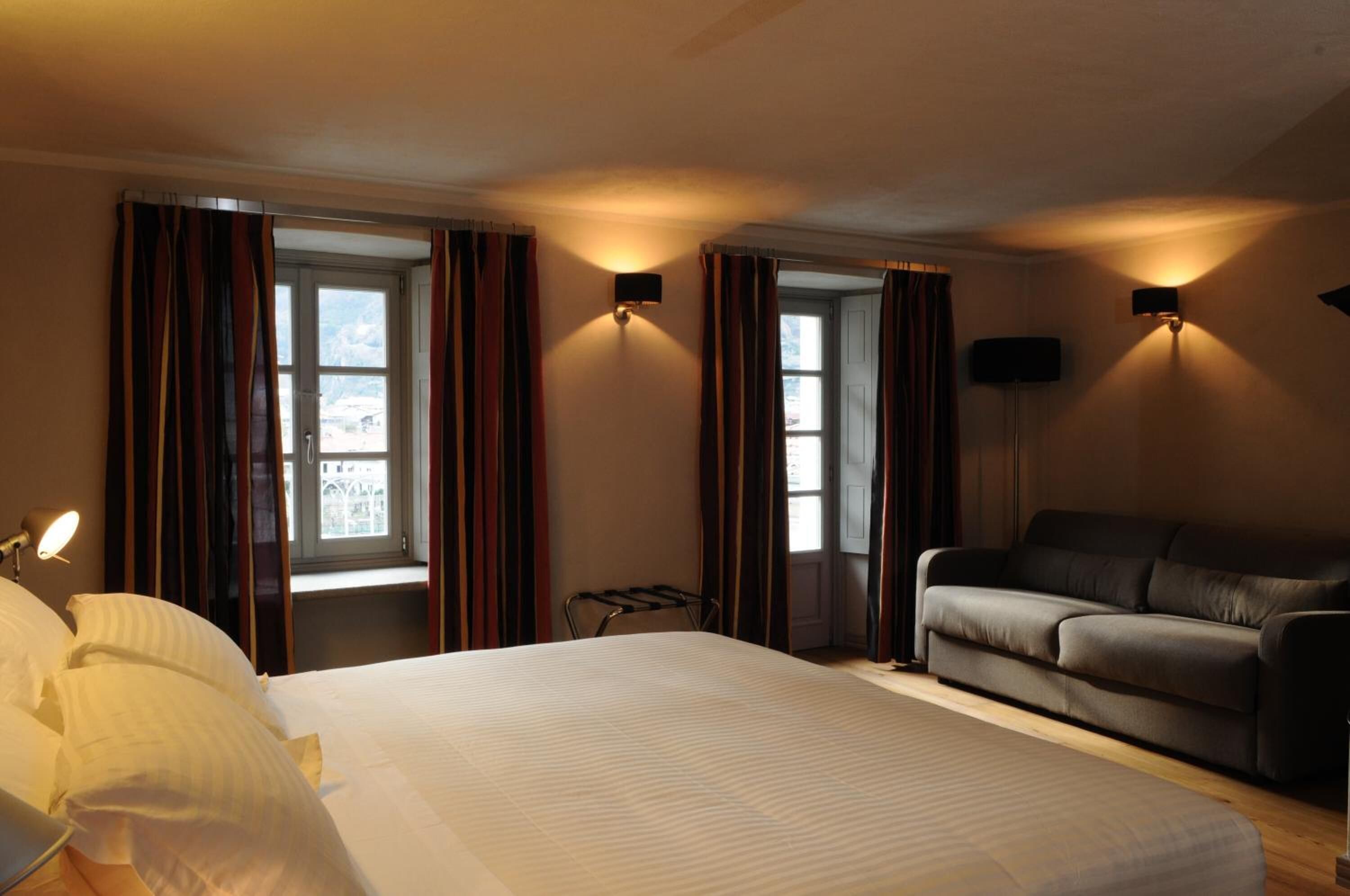 frette italian sheets, minibar, in-room safe, desk