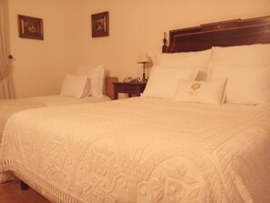 Triple Room, Ground Floor | Minibar, in-room safe, desk, soundproofing