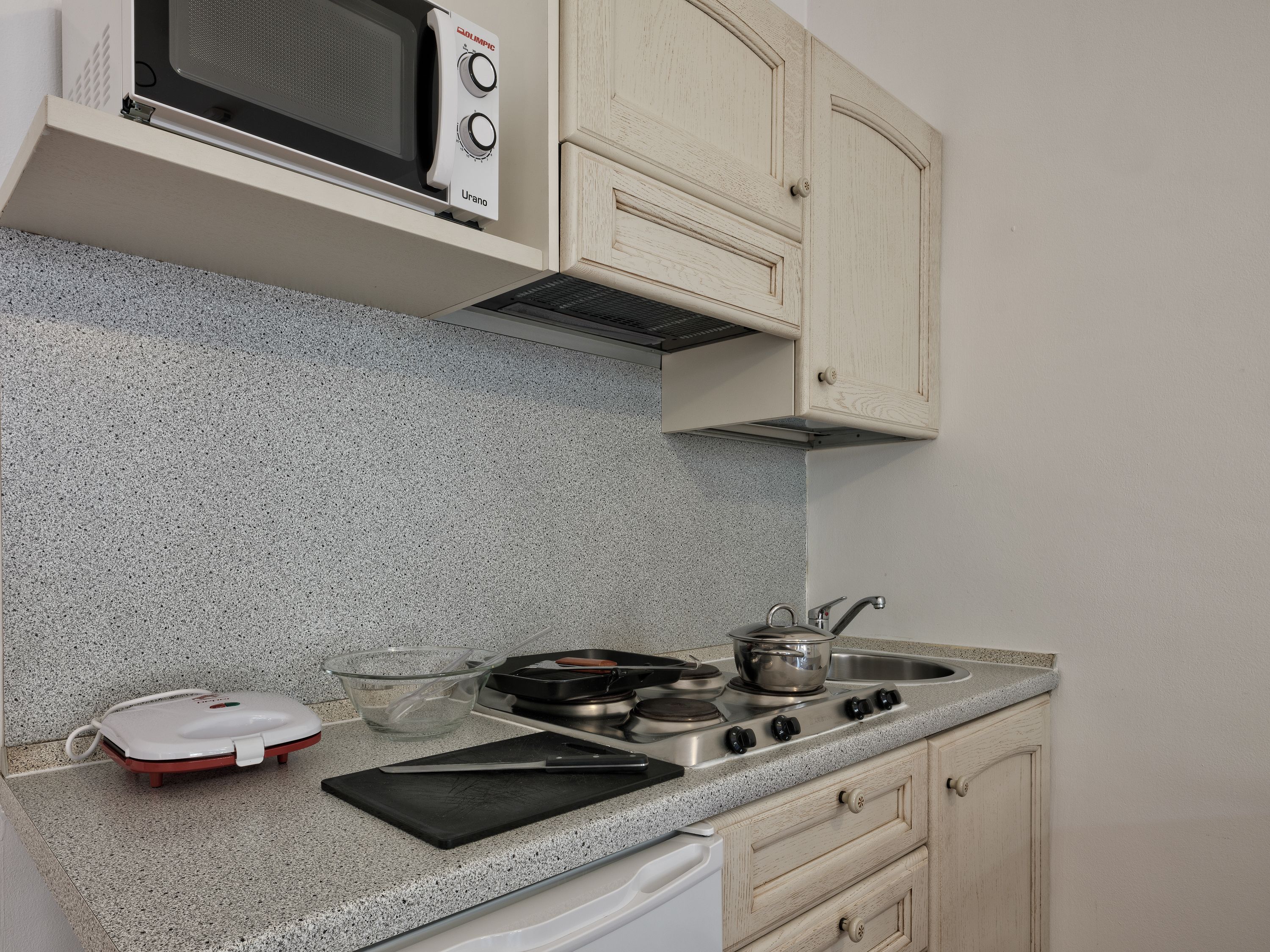 studio | private kitchenette | fridge, microwave, stovetop, toaster