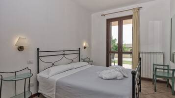 In-room safe, bed sheets