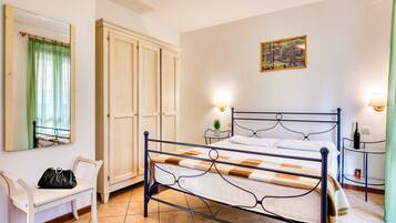 2 bedrooms, in-room safe, bed sheets