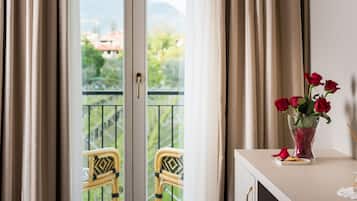 Deluxe Suite, 1 King Bed | View from room