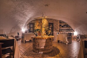 Breakfast, lunch and dinner served - Villa Nicolli Romantic Resort - Adults Only (Riva del Garda)