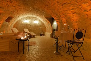 Outdoor treatment areas, sauna, hot tub, Turkish bath, body treatments