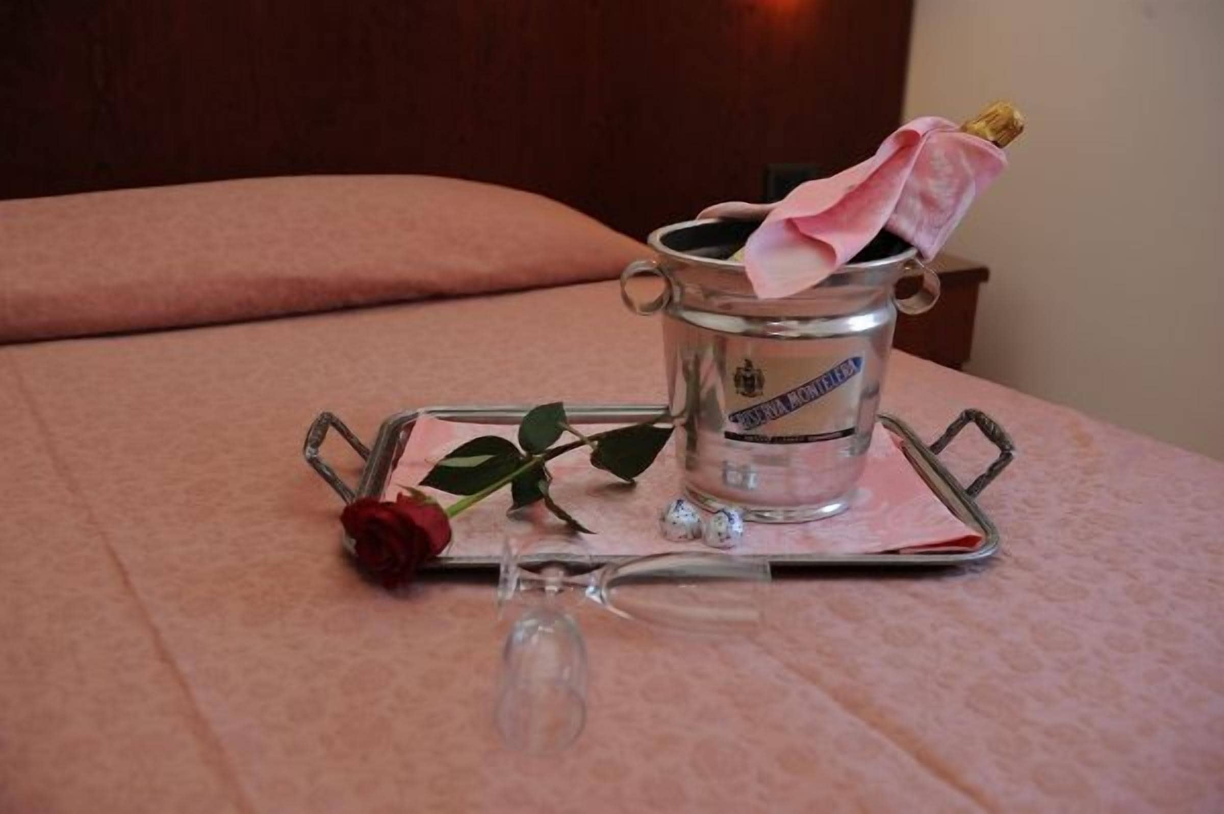 double room | minibar, in-room safe, desk, soundproofing