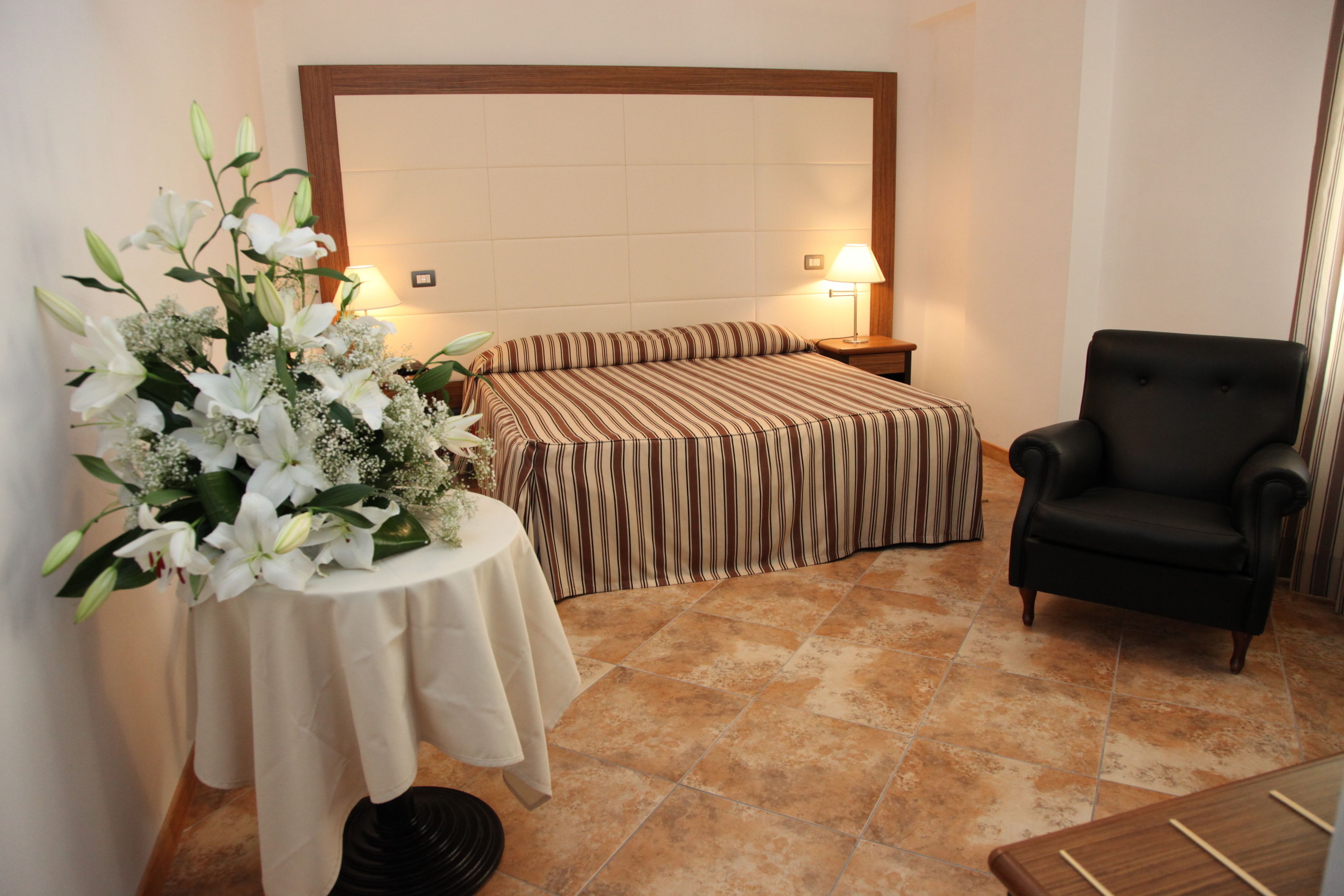 standard triple room | minibar, in-room safe, desk, free wifi