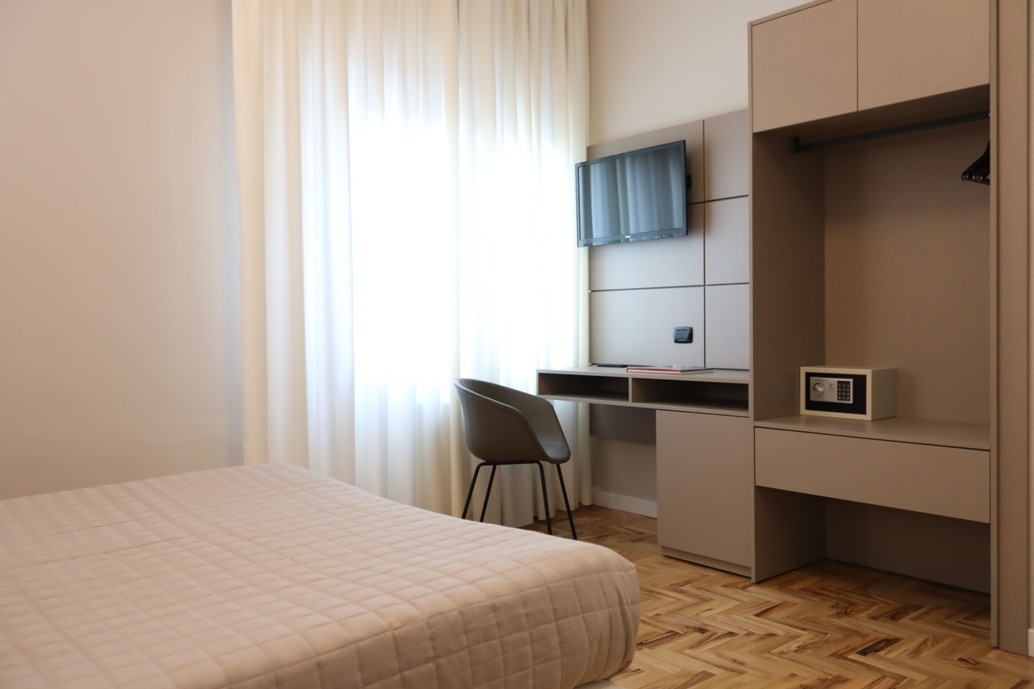 family suite | minibar, in-room safe, desk, free wifi