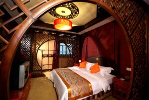 行政大床房 | 客房內保險箱、書桌、遮光布/窗簾、熨斗/熨衣板