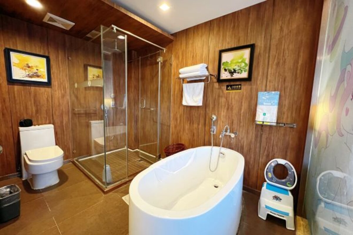Baño | Ducha, artículos de higiene personal gratuitos y secador de pelo